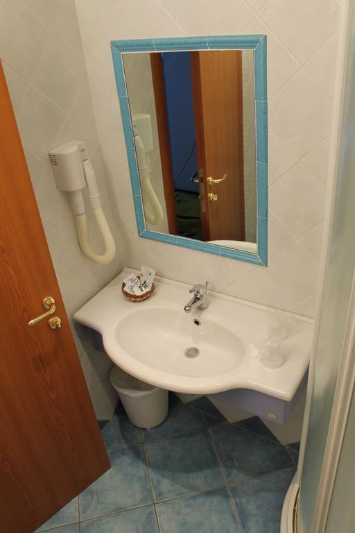 Hotel Esperia Каттолика Номер фото