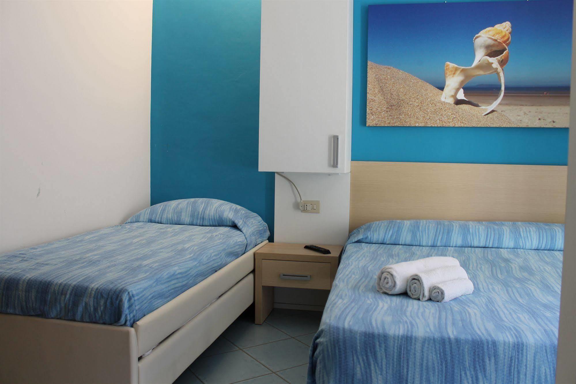 Hotel Esperia Каттолика Экстерьер фото